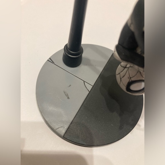 Q-FIG SpiderMan B&W  Loot Crate Exclusive Daily Bugle Marvel Figure Statue - Picture 7 of 8